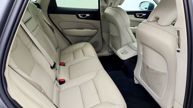 2019 Volvo XC60 T5 AWD Momentum w/ Premium Package, Navigation & 20'' Wheels - 23011318 - 21