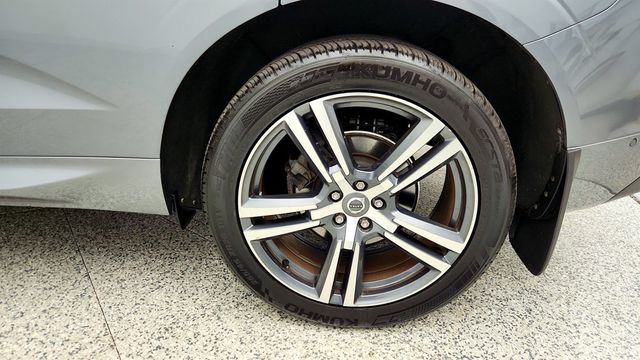 2019 Volvo XC60 T5 AWD Momentum w/ Premium Package, Navigation & 20'' Wheels - 23011318 - 8