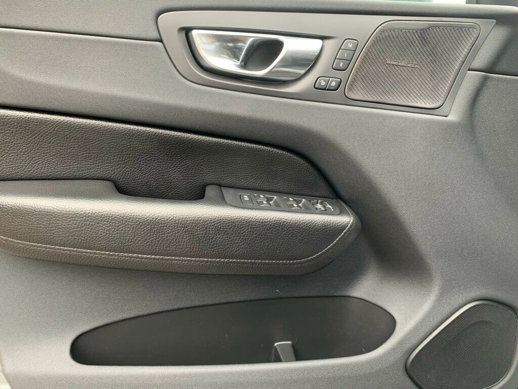 2019 Volvo XC60 T5 Inscription photo 2