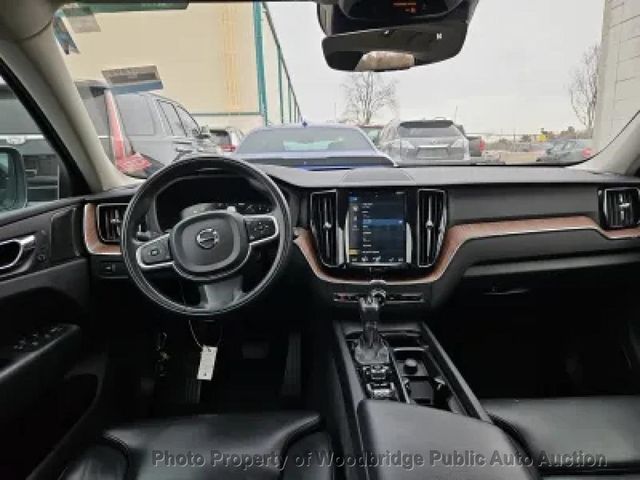 2019 Volvo XC60 T6 AWD Momentum - 22995593 - 9