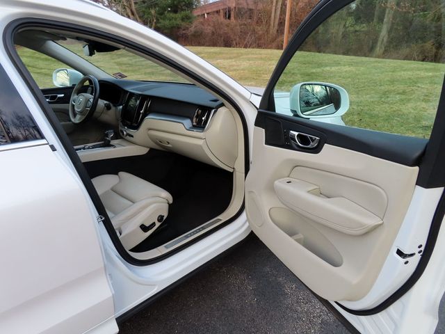 2019 Volvo XC60 T6 AWD Momentum - 22953922 - 24