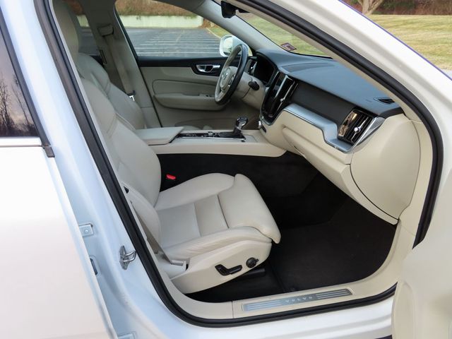 2019 Volvo XC60 T6 AWD Momentum - 22953922 - 25