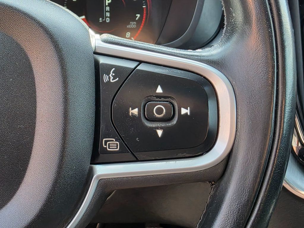 2019 Volvo XC60 T6 AWD Momentum - 22904172 - 33