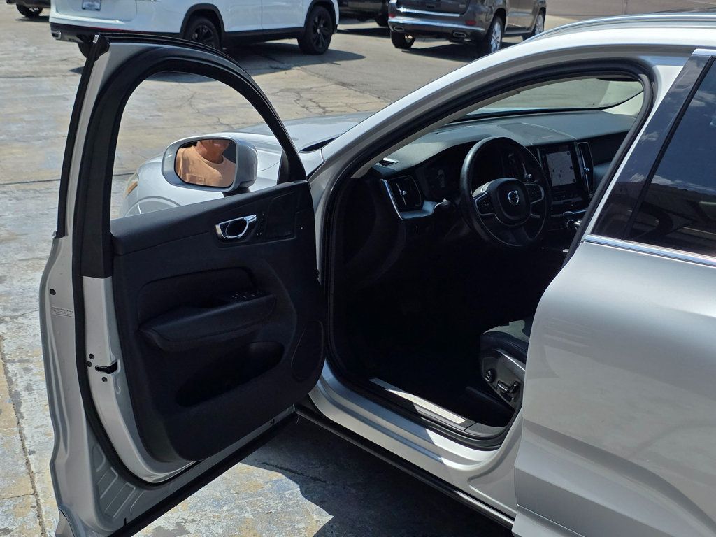 2019 Volvo XC60 T6 AWD Momentum - 22904172 - 45