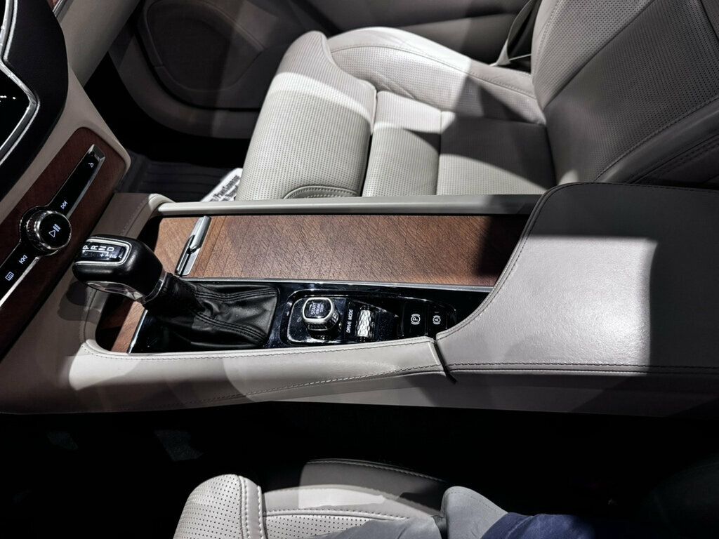 2019 Volvo XC90 PowerLiftgate/PanoSunroof/AdaptiveCruiseControl/HarmonKardon - 23062114 - 16