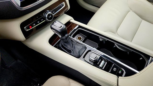 2019 Volvo XC90 T5 FWD Momentum - 23036152 - 16