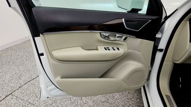 2019 Volvo XC90 T5 FWD Momentum w/ 20'' Wheels + Heated Seats & Steering Wheel - 23036152 - 10