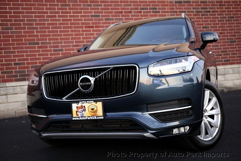 2019 Volvo XC90 T6 AWD Momentum photo 4