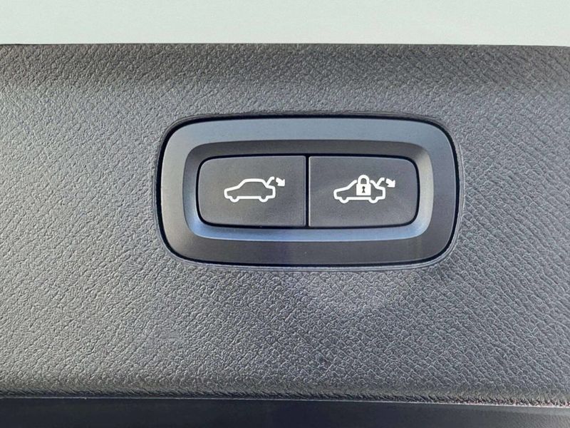 2019 Volvo XC90 T6 AWD Momentum - 22963297 - 11