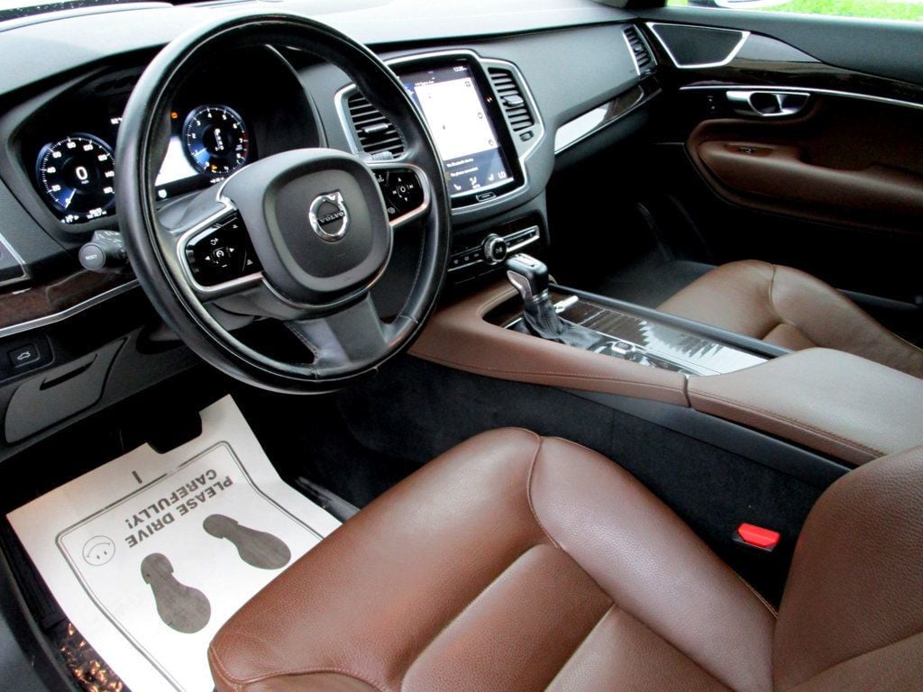 2019 Volvo XC90 T6 AWD Momentum photo 13