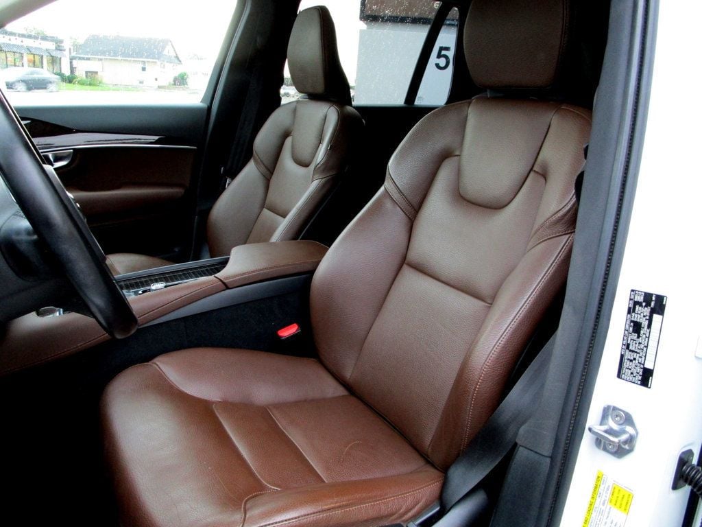 2019 Volvo XC90 T6 AWD Momentum photo 15