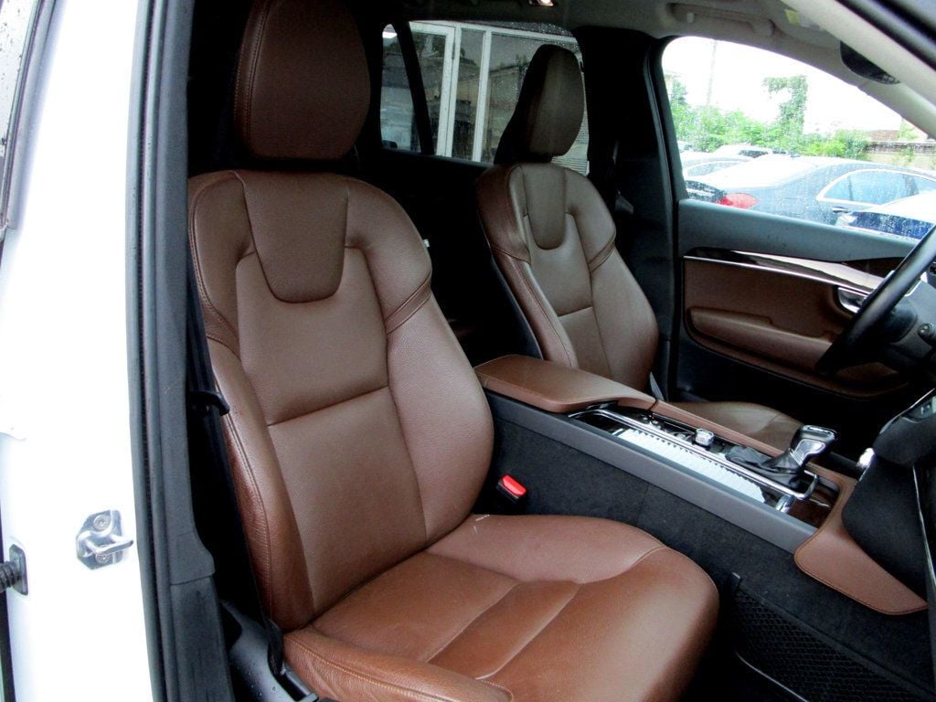 2019 Volvo XC90 T6 AWD Momentum photo 16