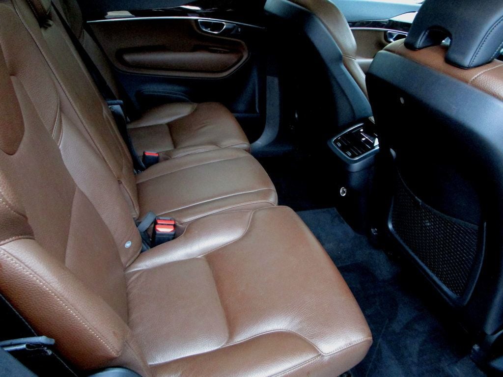 2019 Volvo XC90 T6 AWD Momentum photo 18