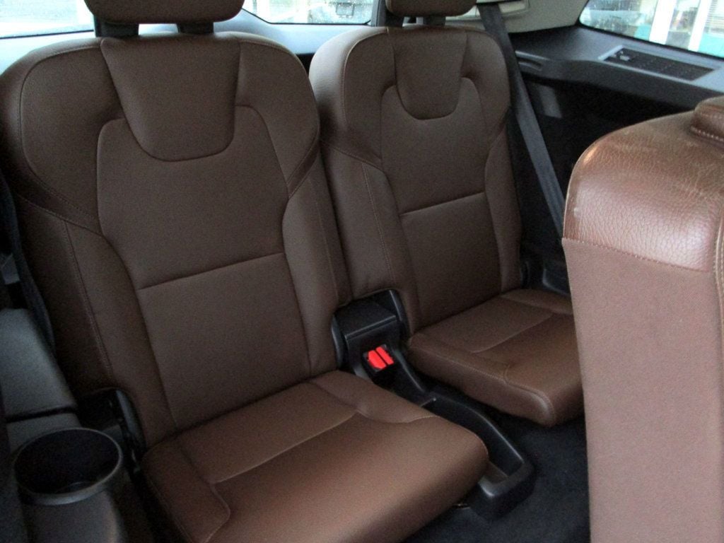 2019 Volvo XC90 T6 AWD Momentum photo 19
