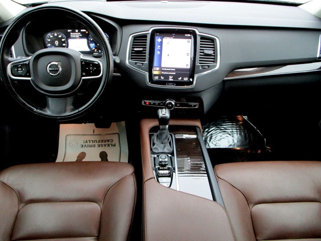 2019 Volvo XC90 T6 AWD Momentum photo 2