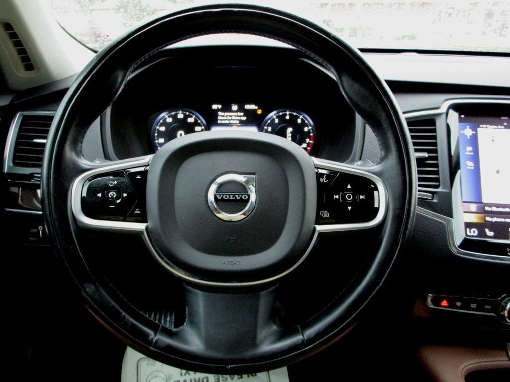 2019 Volvo XC90 T6 AWD Momentum photo 22