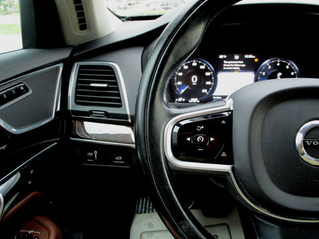 2019 Volvo XC90 T6 AWD Momentum photo 23