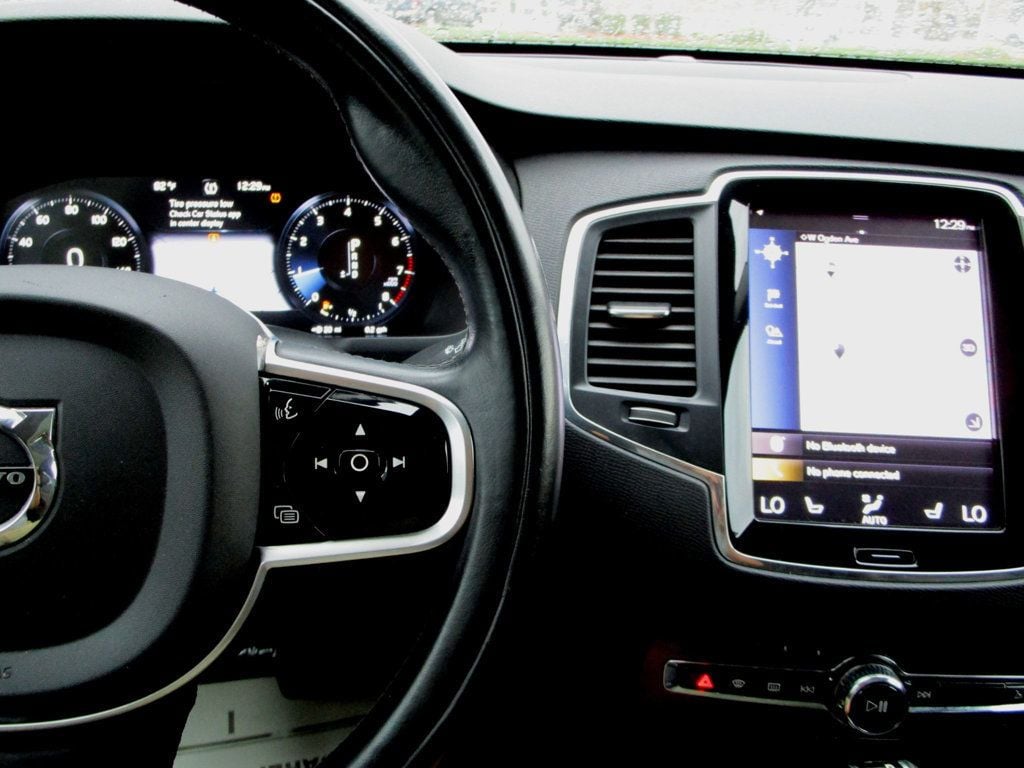 2019 Volvo XC90 T6 AWD Momentum photo 24