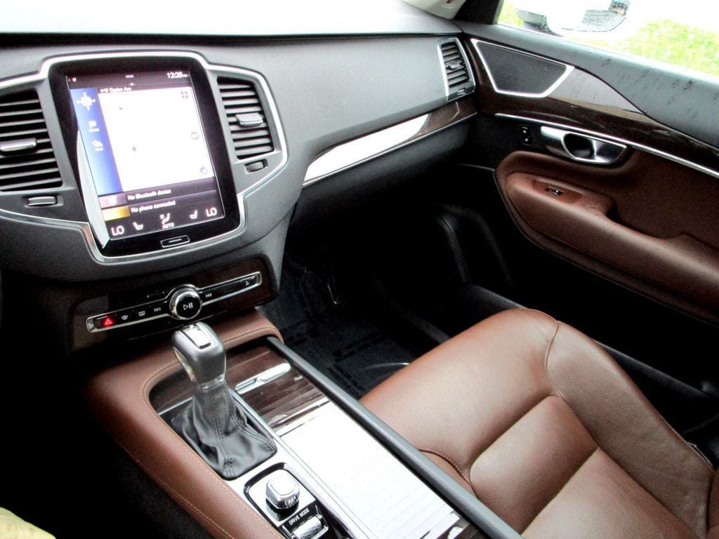 2019 Volvo XC90 T6 AWD Momentum photo 25