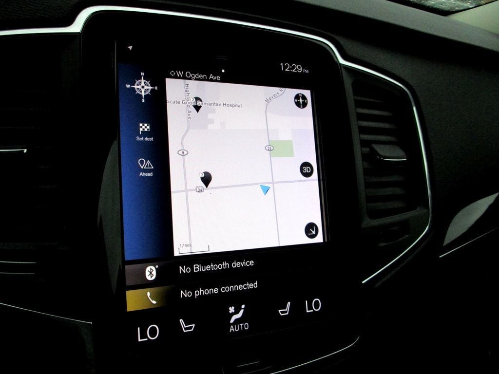 2019 Volvo XC90 T6 AWD Momentum photo 3