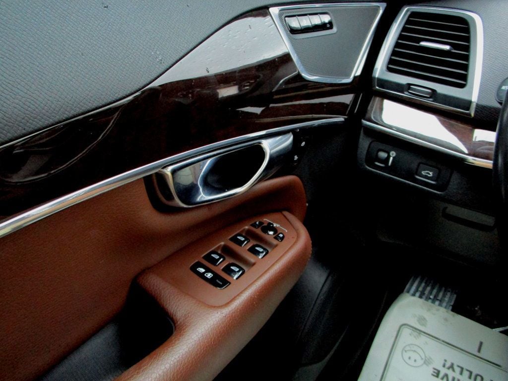 2019 Volvo XC90 T6 AWD Momentum photo 31