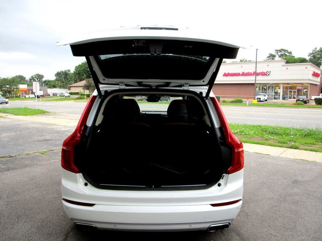 2019 Volvo XC90 T6 AWD Momentum photo 32