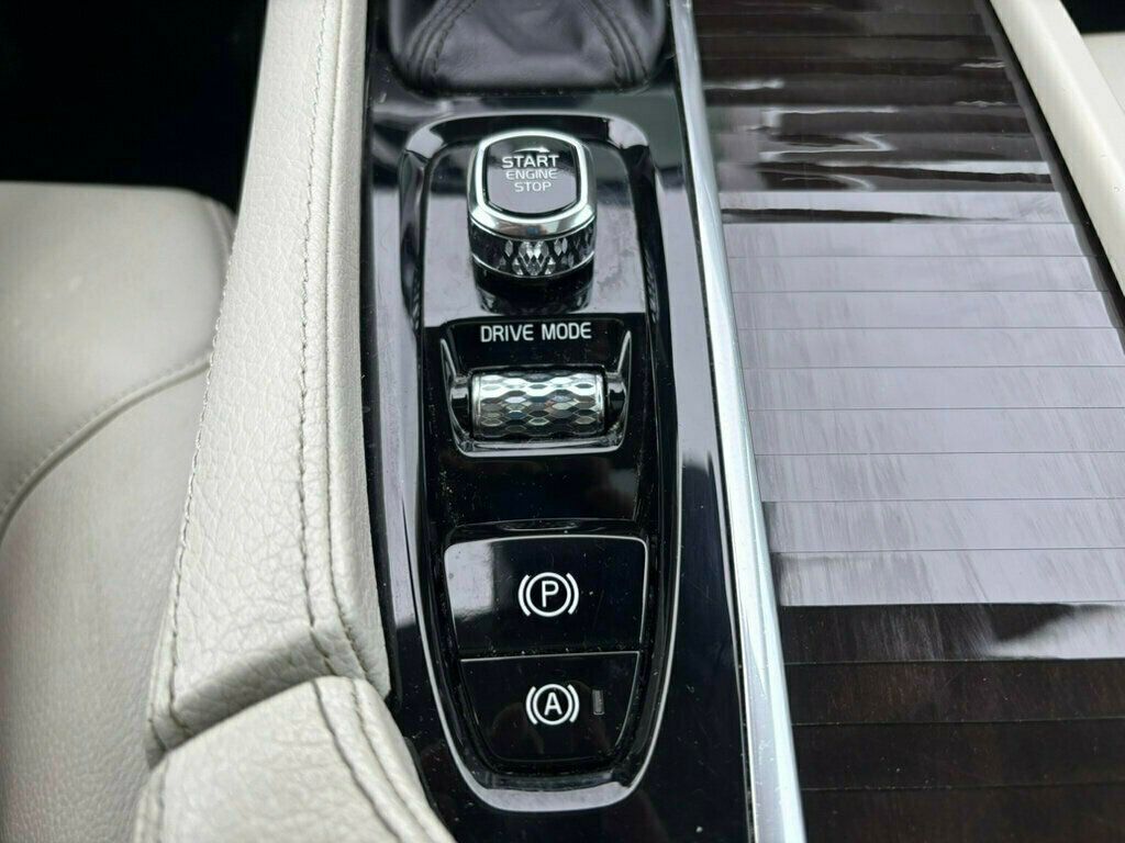 2019 Volvo XC90 T6 AWD Momentum - 22970311 - 31