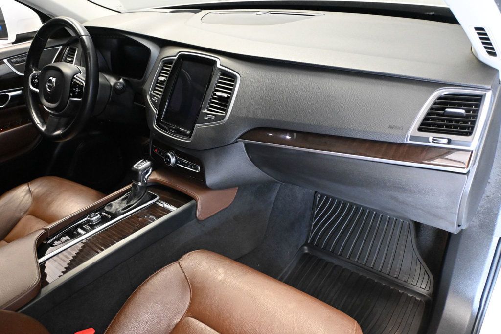 Volvo XC90 photo 10