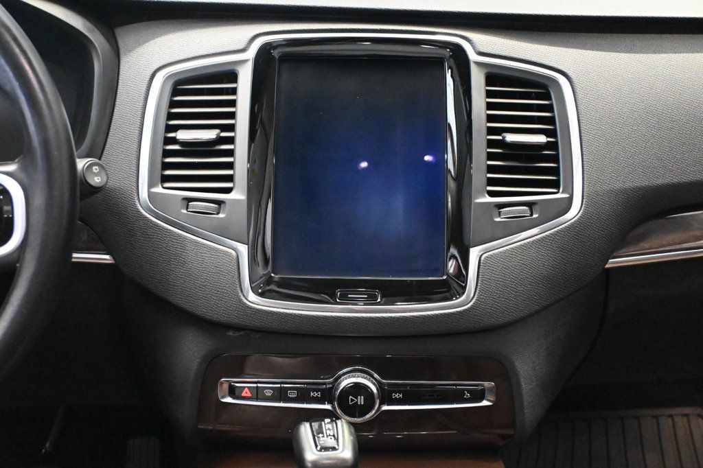 Volvo XC90 photo 11