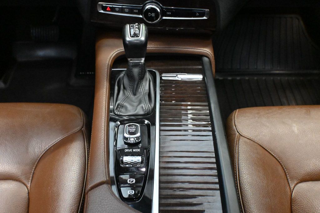 Volvo XC90 photo 13