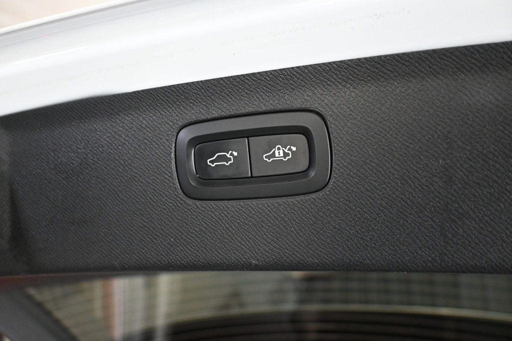 Volvo XC90 photo 19