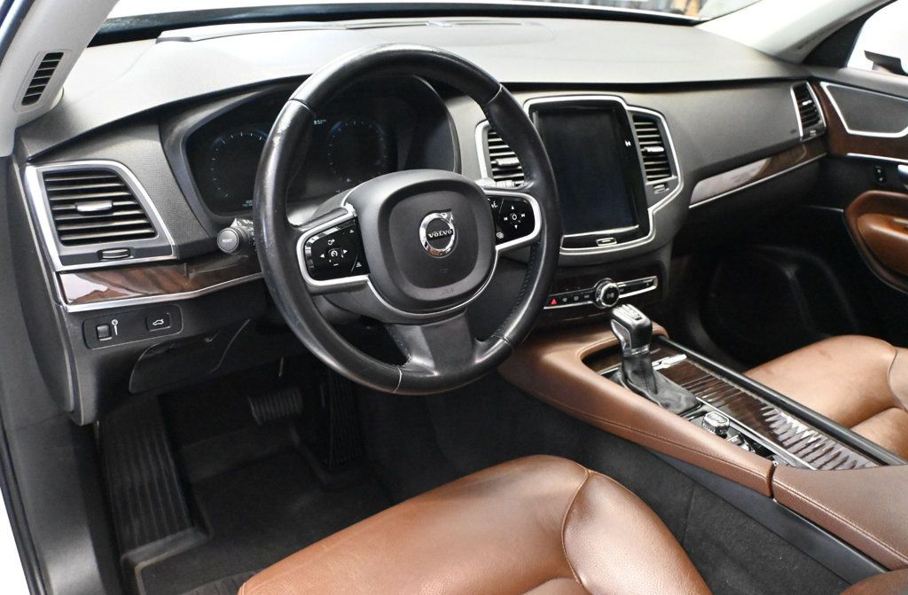 Volvo XC90 photo 9
