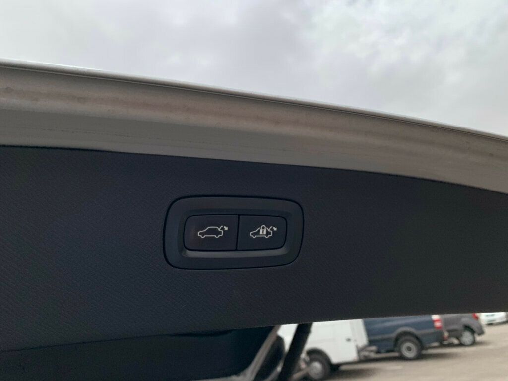 2019 Volvo XC90 T6 AWD Momentum Low Miles Heads up display - 23062383 - 19