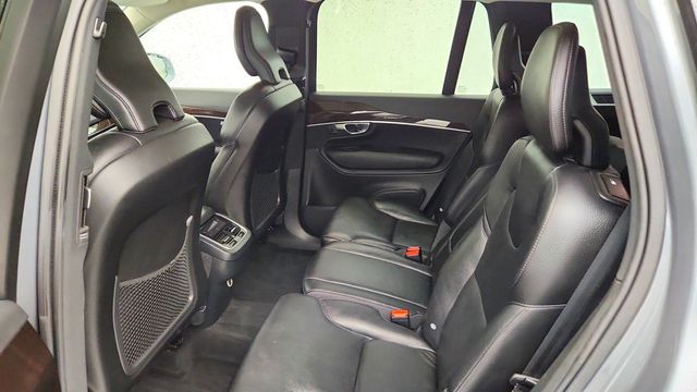 2019 Volvo XC90 T6 Momentum AWD w/ Heated Rear Seats & 20'' Wheels - 23097437 - 18