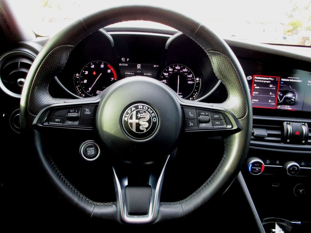 2020 Alfa Romeo Giulia AWD - 23100089 - 19