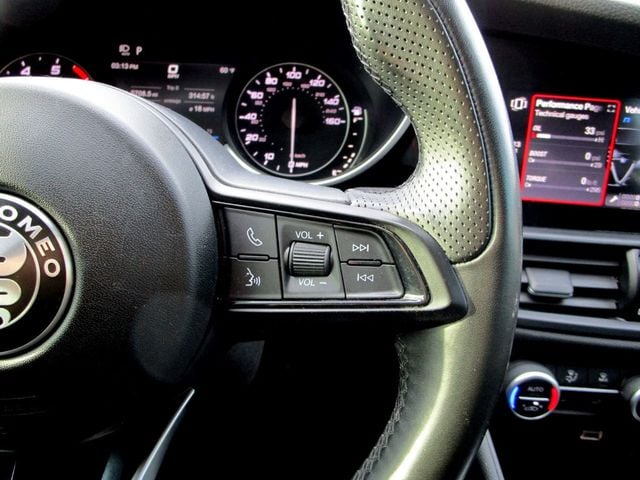 2020 Alfa Romeo Giulia AWD - 23100089 - 21