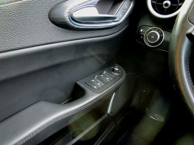 2020 Alfa Romeo Giulia AWD - 23100089 - 30