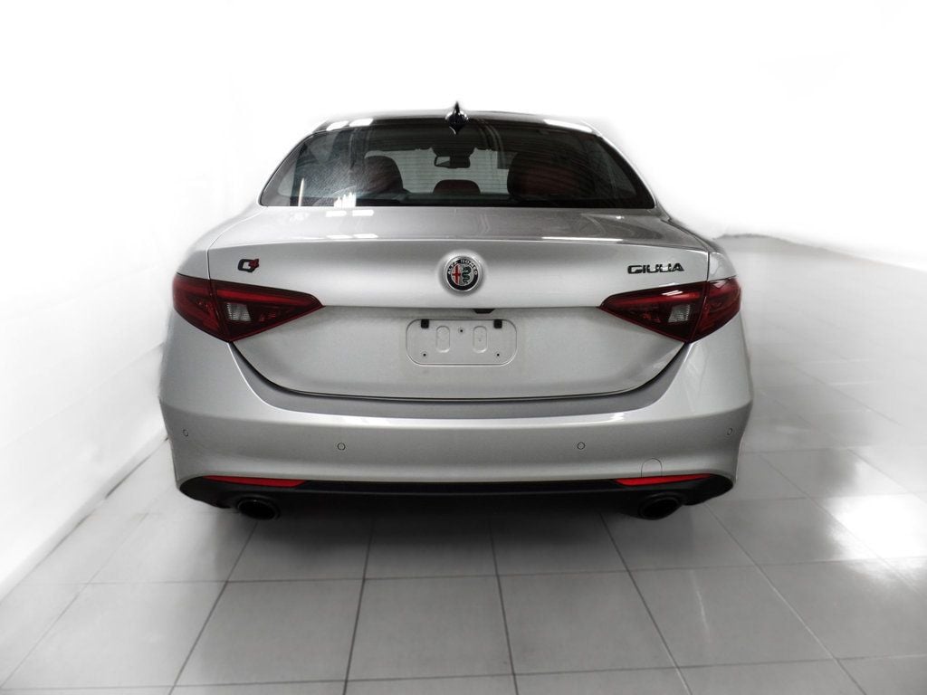 2020 Alfa Romeo Giulia AWD - 22717332 - 4