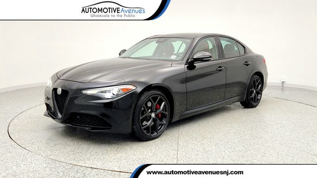 2020 Alfa Romeo Giulia AWD Nero Edizione w/ Cold Weather Pkg & Active Blind Spot Assist - 22973928 - 0