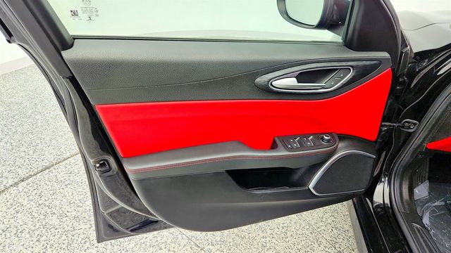 2020 Alfa Romeo Giulia AWD Nero Edizione w/ Cold Weather Pkg & Active Blind Spot Assist - 22973928 - 10