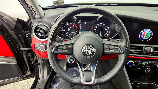 2020 Alfa Romeo Giulia AWD Nero Edizione w/ Cold Weather Pkg & Active Blind Spot Assist - 22973928 - 13