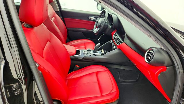 2020 Alfa Romeo Giulia AWD Nero Edizione w/ Cold Weather Pkg & Active Blind Spot Assist - 22973928 - 23