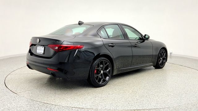 2020 Alfa Romeo Giulia AWD Nero Edizione w/ Cold Weather Pkg & Active Blind Spot Assist - 22973928 - 4
