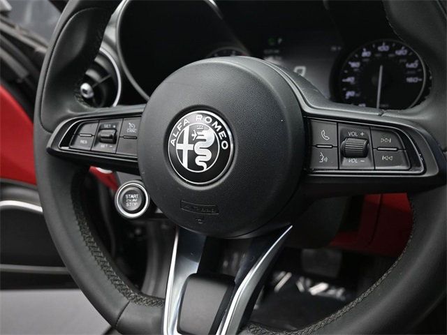 2020 Alfa Romeo Giulia photo 12