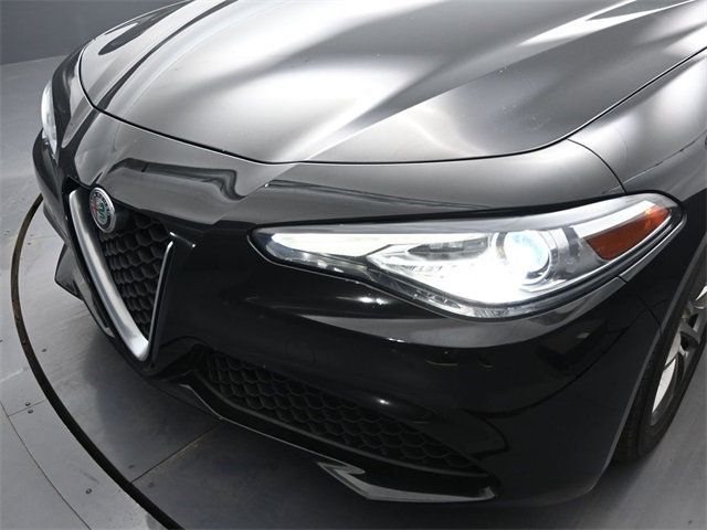 2020 Alfa Romeo Giulia photo 14