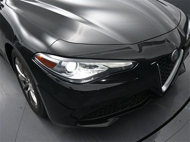 2020 Alfa Romeo Giulia photo 15