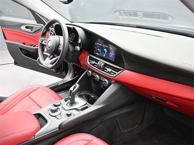 2020 Alfa Romeo Giulia photo 17