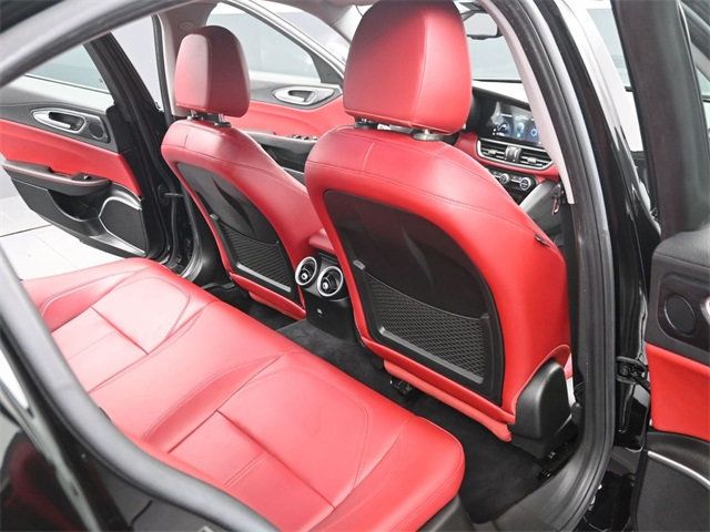 2020 Alfa Romeo Giulia photo 18