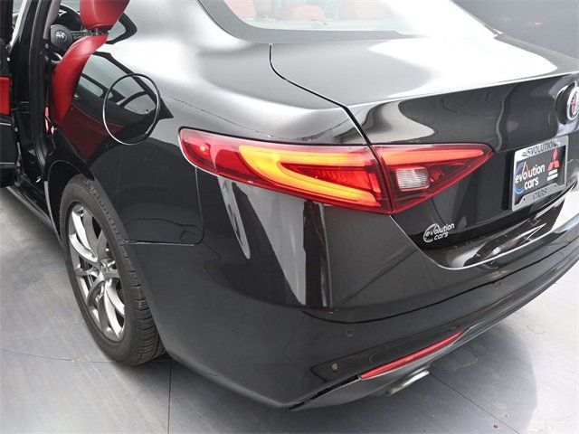 2020 Alfa Romeo Giulia photo 19