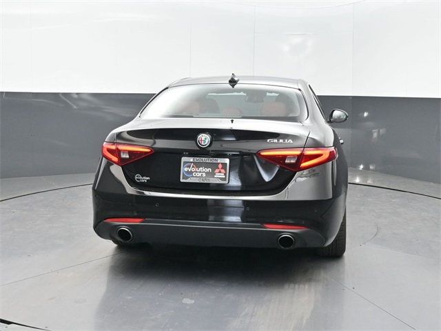 2020 Alfa Romeo Giulia photo 20